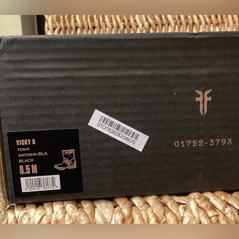BNIB FRYE Boots 8.5B - Picture 9 of 9